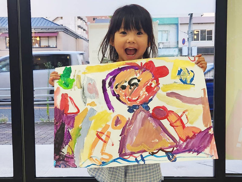 完成した作品を嬉しそうに見せてくれました。