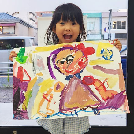 完成した作品を嬉しそうに見せてくれました。